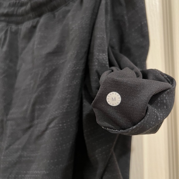 Black and gray lululemon shorts - Picture 5 of 5